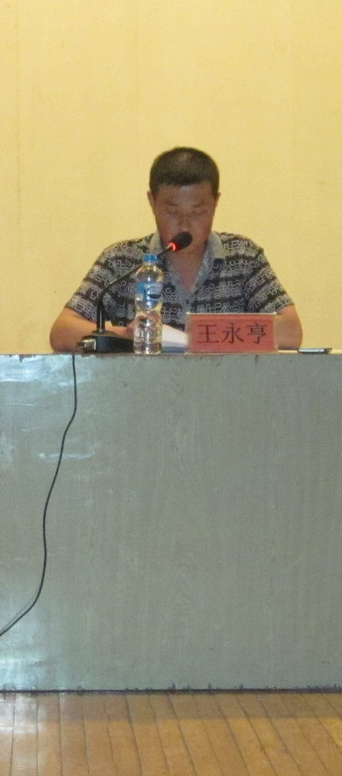 王永亨校友在做报告